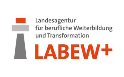 LABEW+ steht in großen orangen Lettern. Links daneben ist eine Säule aus grafischen Elementen. Darüber steht Landesagentur für berufliche Bildung und Transformation.