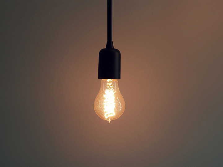 Licht ist einer der größten Energieverbraucher in Unternehmen - und birgt großes Einsparpotenzial