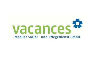 Das Logo von vacances zeigt den Namen in grün mit einer blauen Blume rechts oben. Darunter steht: Mobiler Sozial- und Pflegedienst GmbH.